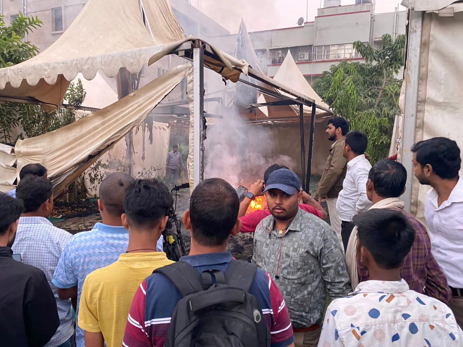 Fire Breaks Out at Jan Suraj Party Camp Office in Patna; Multiple Vehicles Damaged