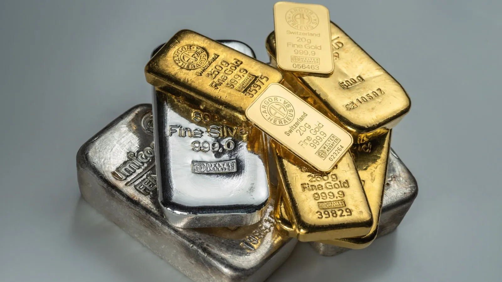 Gold and Silver Prices Remain High as Investors Seek Safety