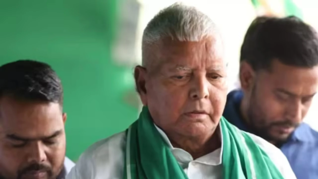 Lalu Yadav Assures Party MLAs He Will Resolve Family Rift Privately