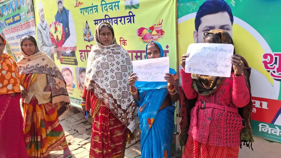 Jeevika Didi Protest at JDU Office in Patna Over Delay in ₹10,000 Annual Stipend A