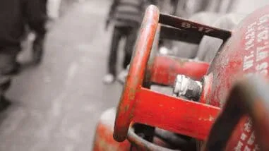 LPG Shortage: Indraprastha Gas Cuts Supply to NCR Restaurants by 20%