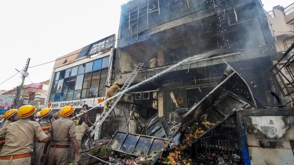 लखनऊ अग्नि कांड में गई मासूमों की जान